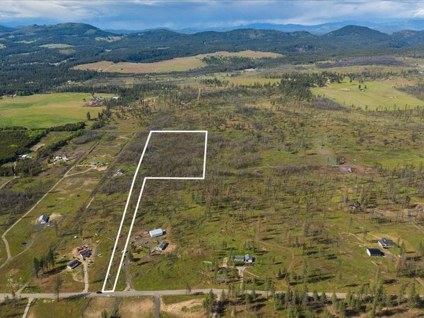 13801 E Bridges Rd, Elk, WA 99009