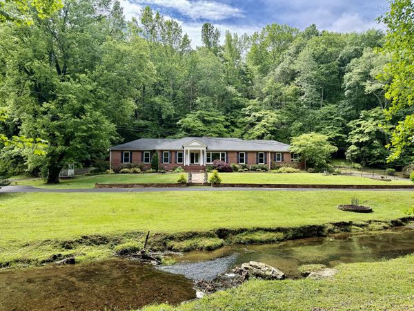 230 Raven Bluff Rd , Lawrenceburg, TN 38464