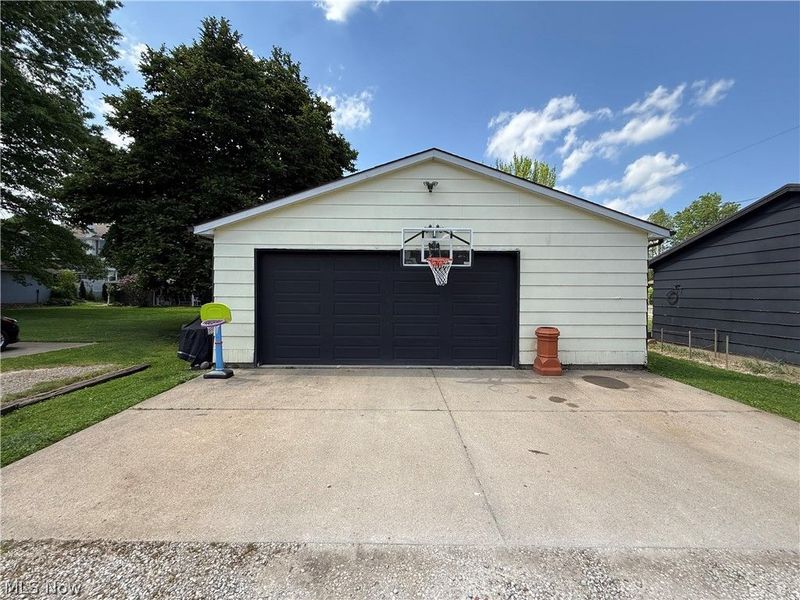 1033 Eastport Avenue , Uhrichsville, OH 44683 Photo 4
