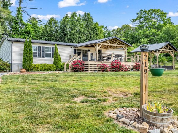 219 Jackson Loop Road , Flat Rock, NC 28731