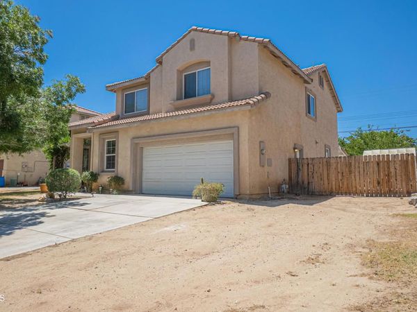 38519 37th Street E, Palmdale, CA 93550