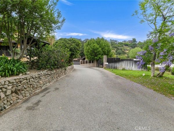 2215 Crescent Avenue, Montrose, CA 91020