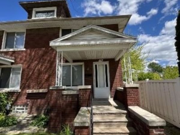 160 LABADIE Street, Wyandotte, MI 48192
