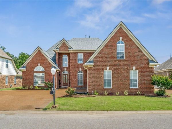 8909 VILLAGE LAKE LN, Bartlett, TN 38002