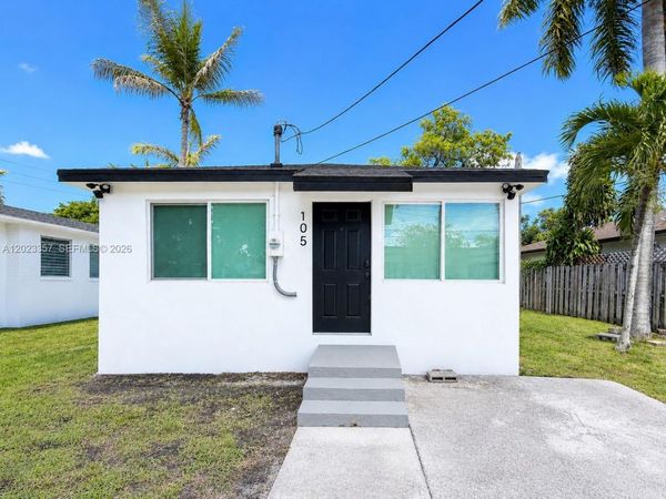 105 SW 4th Ave , Hallandale Beach, FL 33009