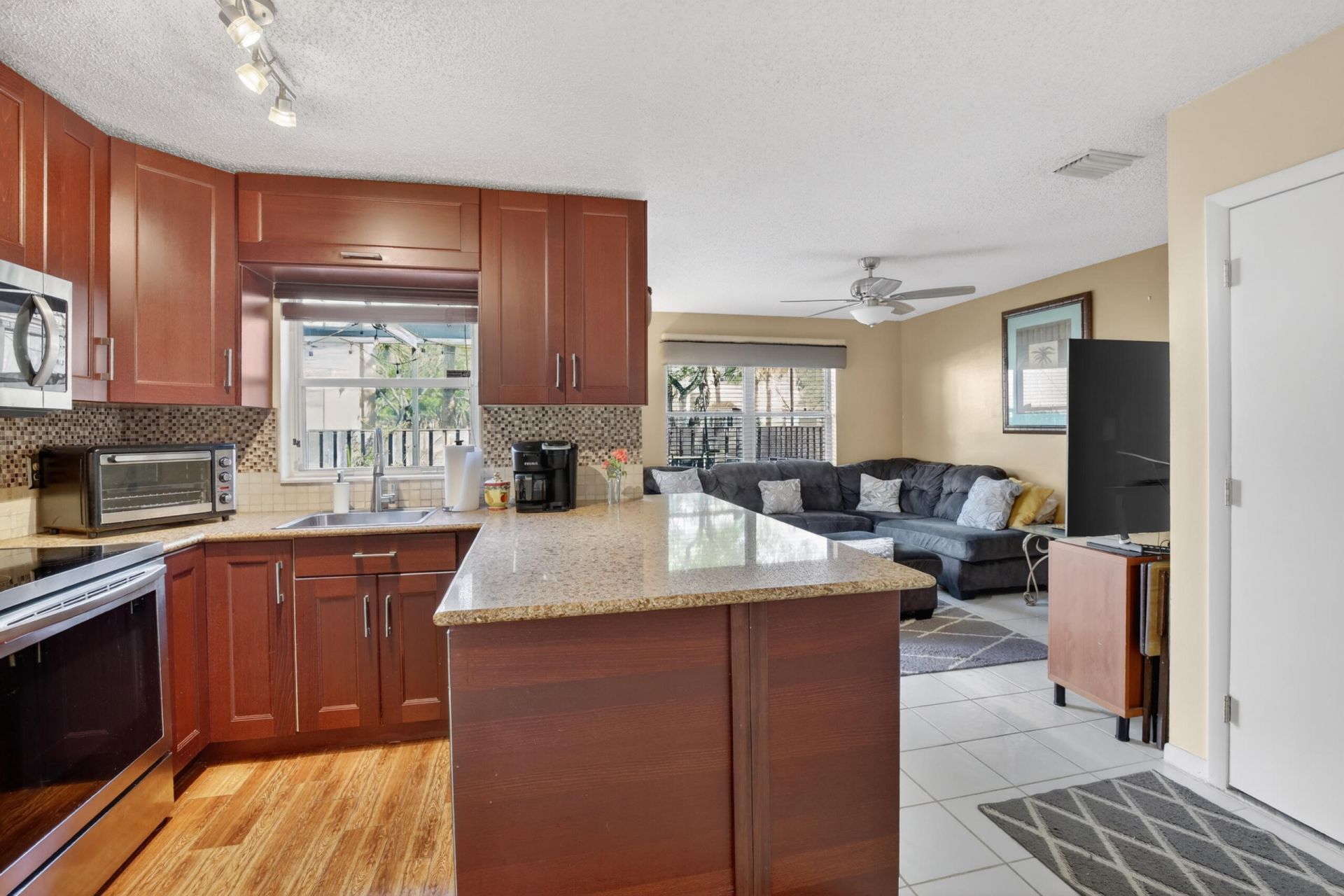 1287 NW 106th Terrace, Plantation, FL 33322 Photo