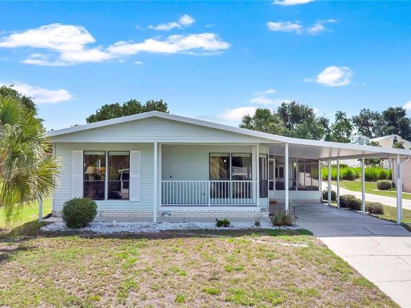 32520 W GOLF COURT , LEESBURG, FL 34748