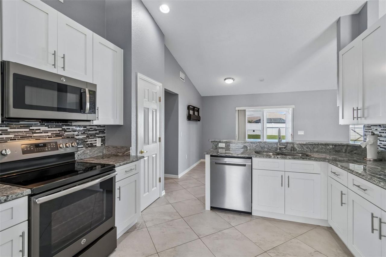 6352 Prominence Point Drive, Lakeland, FL 33813 Photo