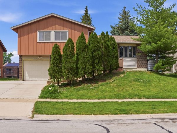 824 Oakton Avenue , Romeoville, IL 60446