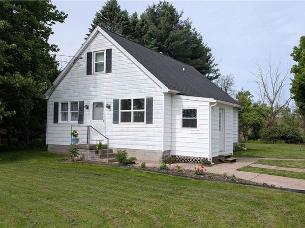 910 Girdle Road, East Aurora, NY 14052