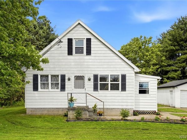 910 Girdle Road, East Aurora, NY 14052
