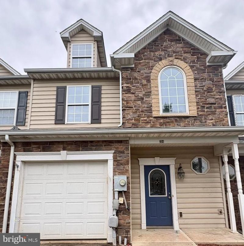 204 WHITLEY DRIVE, CHAMBERSBURG, PA 17201