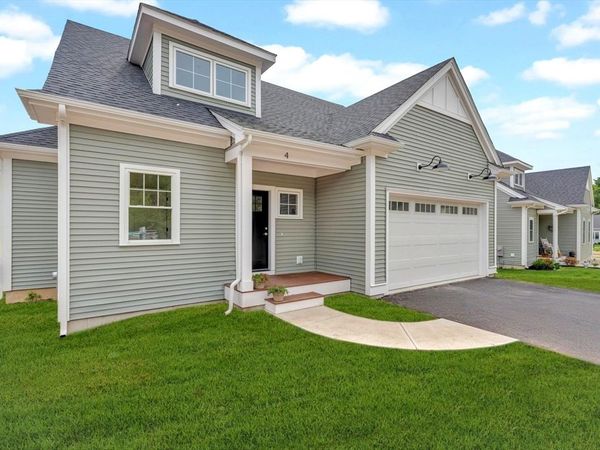 4 Weber Farm Road, Unit 4, Wrentham, MA 02093