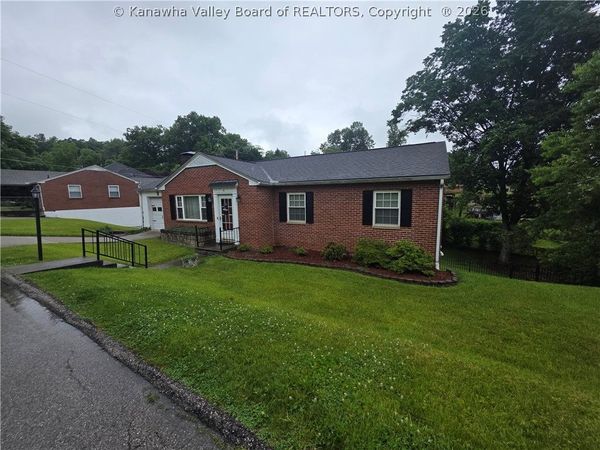 4 Marquis Drive, Huntington, WV 25705