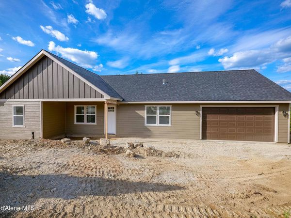 207 Palamino CT , Pinehurst, ID 83850