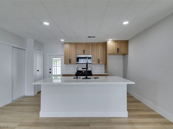 253 Sir Phillip Street , Las Vegas, NV 89110