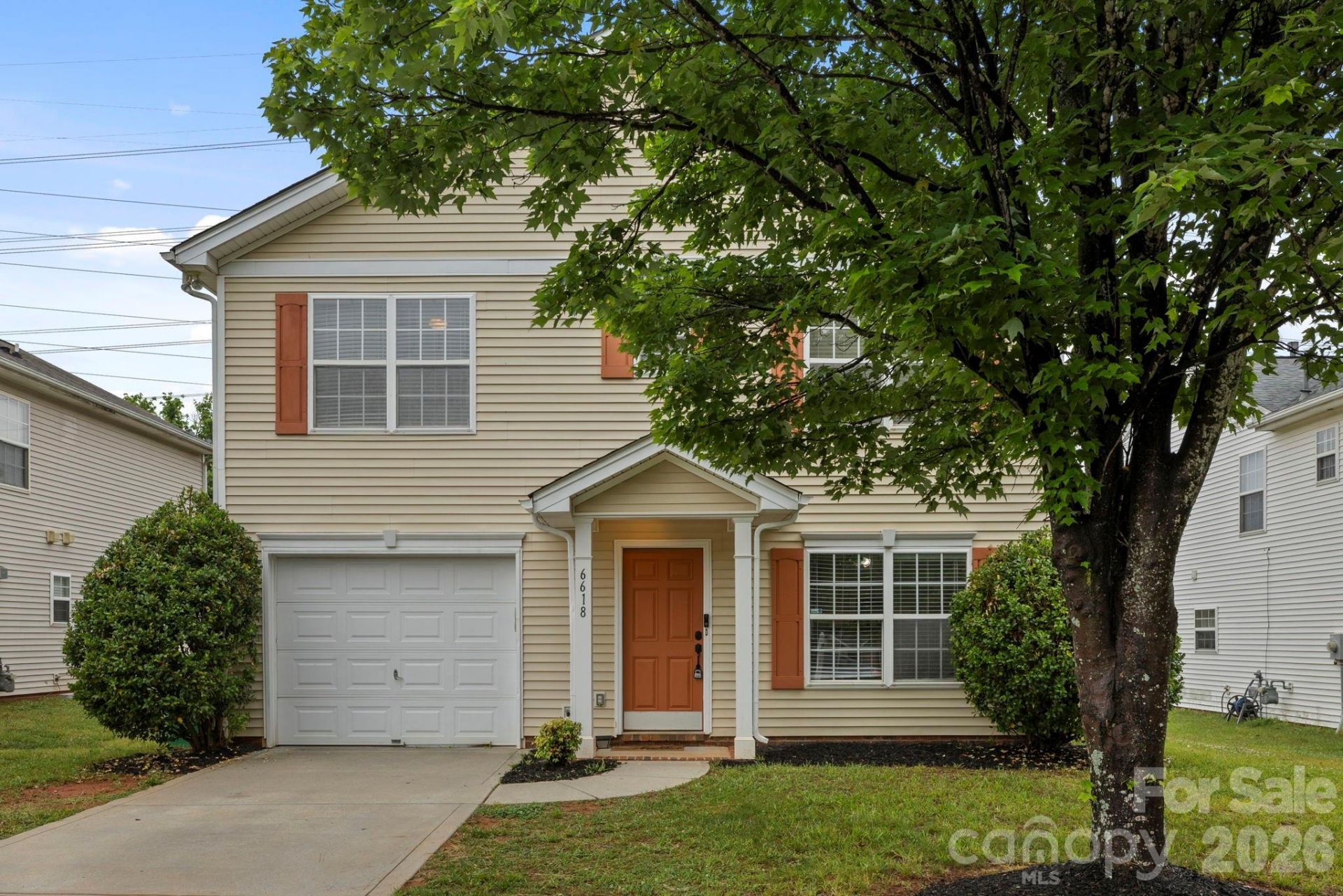 6618 Wicked Oak Lane, Charlotte, NC 28216 Main Photo