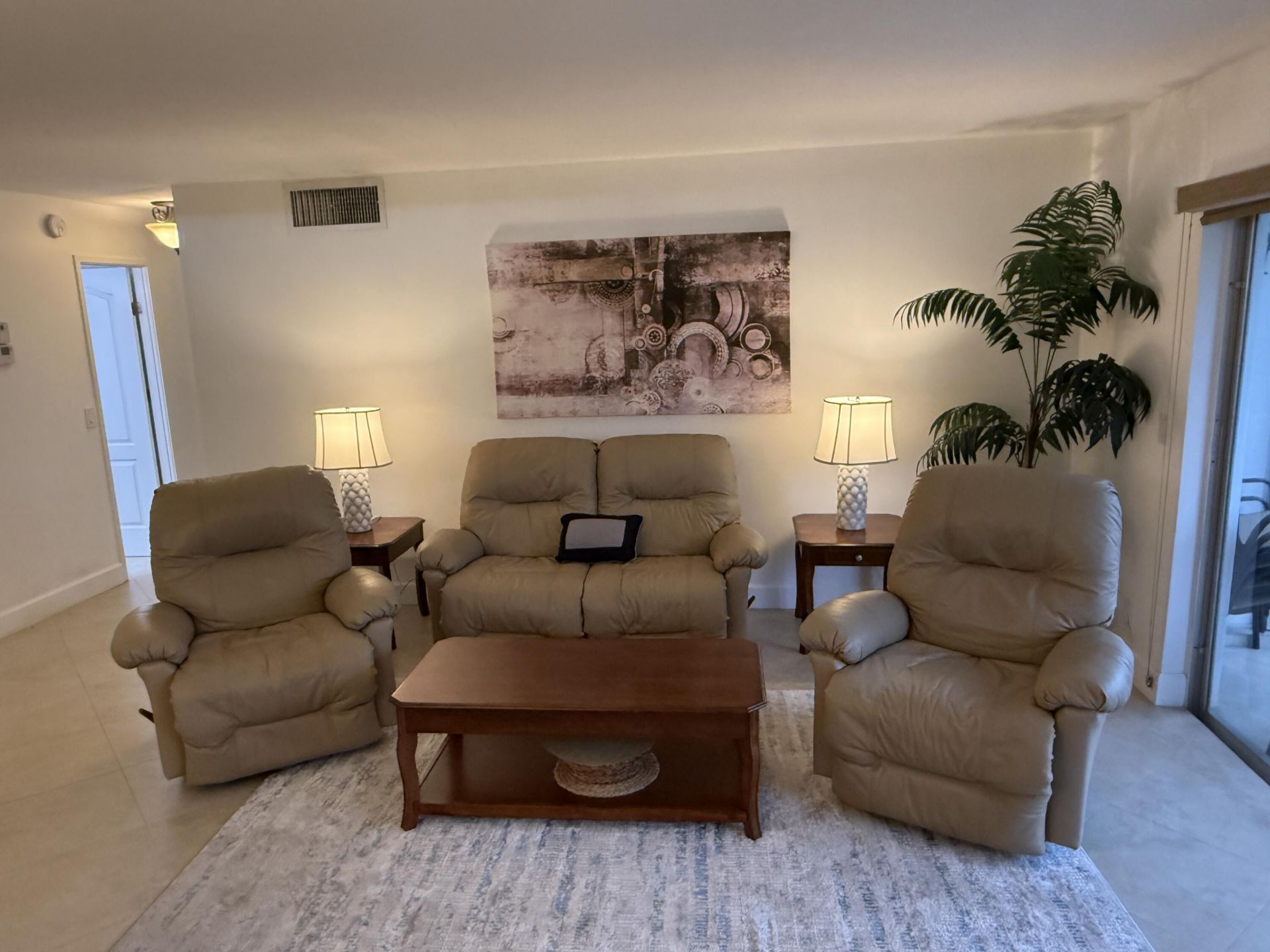 300 NE 14th Avenue, Unit 411, Hallandale Beach, FL 33009 Photo