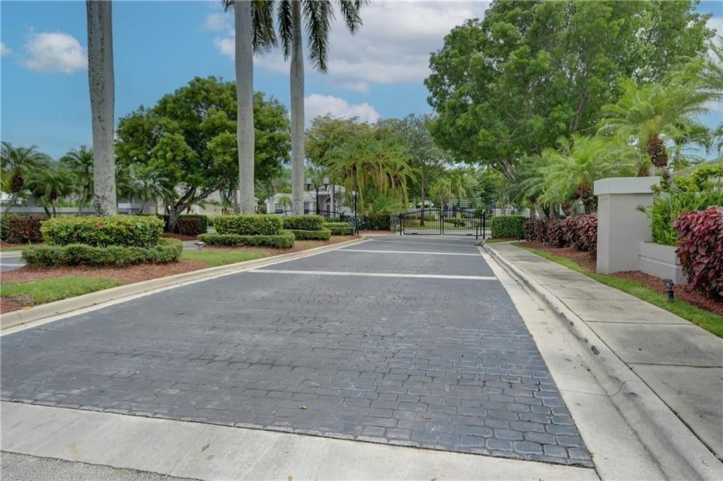 8171 Hampton Wood Drive, Boca Raton, FL 33433 Photo