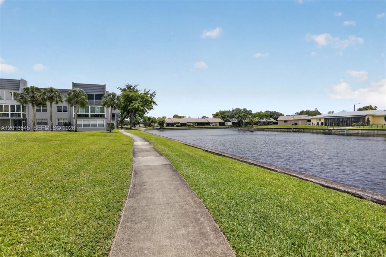 9090 Lime Bay Blvd , Unit 203, Tamarac, FL 33321 Photo