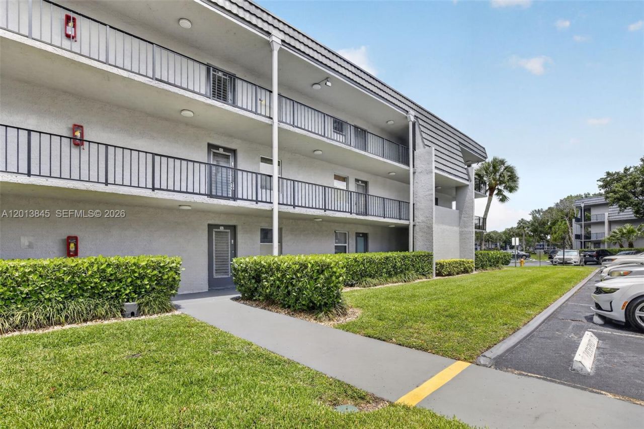 9090 Lime Bay Blvd, Unit 203, Tamarac, FL 33321 Photo