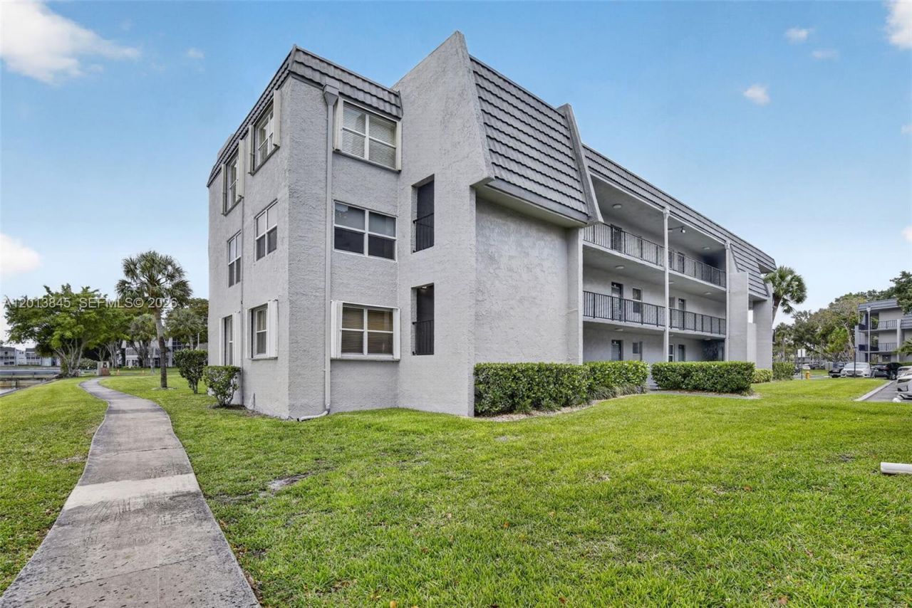 9090 Lime Bay Blvd, Unit 203, Tamarac, FL 33321 Photo