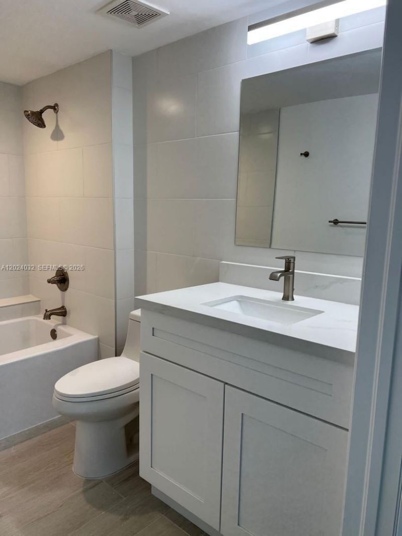 1155 Brickell Bay Dr , Unit 1202, Miami, FL 33131 Photo