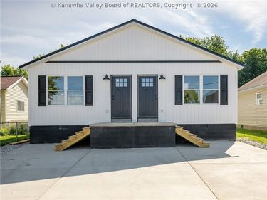 156 6th Street, Dunbar, WV 25064