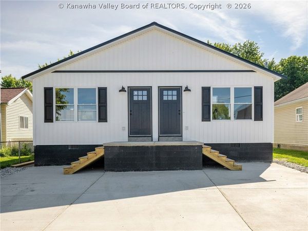 156 6th Street, Dunbar, WV 25064