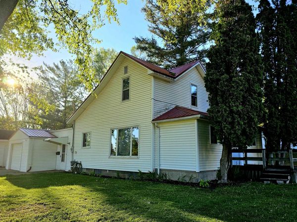 420 Clinton S, St Louis, MI 48880
