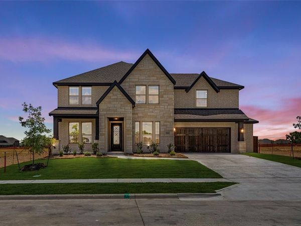 924 Lasalle Drive, Red Oak, TX 75154