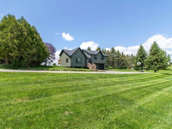 287 Lakeview Drive, Derby, VT 05829