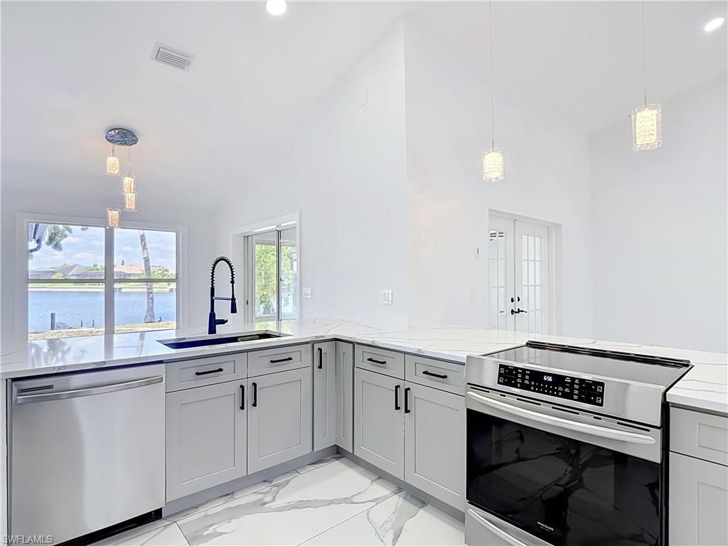 2503 Aviation Pkwy, Cape Coral, FL 33904 Photo