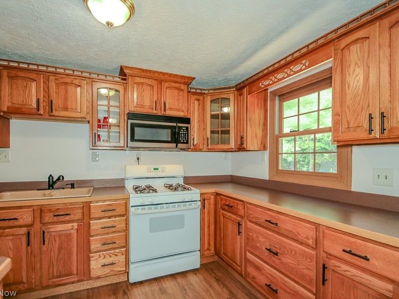 615 Trailwood Drive, Painesville, OH 44077 Photo 6