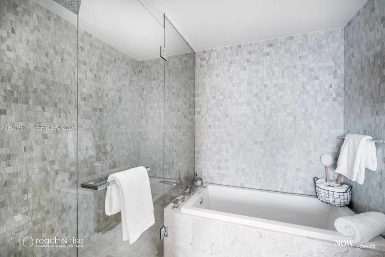 88 SW 7th St , Unit 2406, Miami, FL 33130 Photo