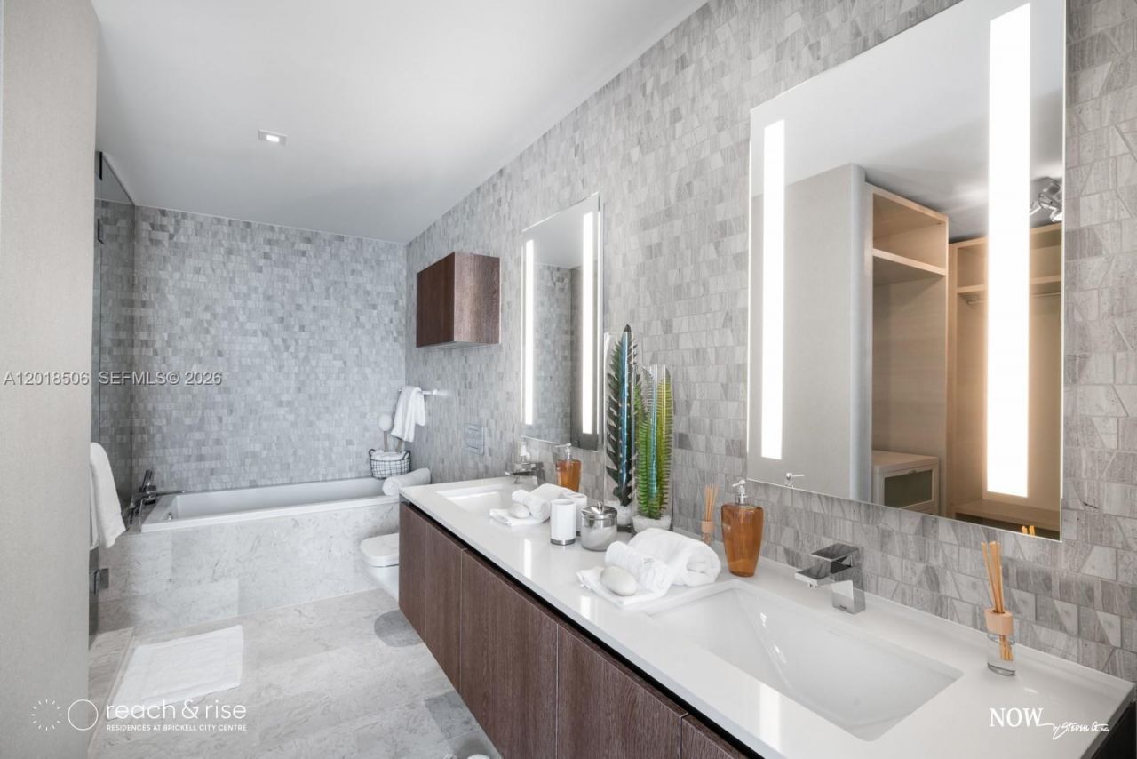88 SW 7th St , Unit 2406, Miami, FL 33130 Photo