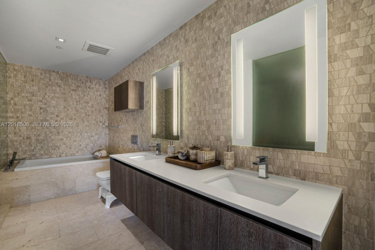 88 SW 7th St , Unit 2406, Miami, FL 33130 Photo