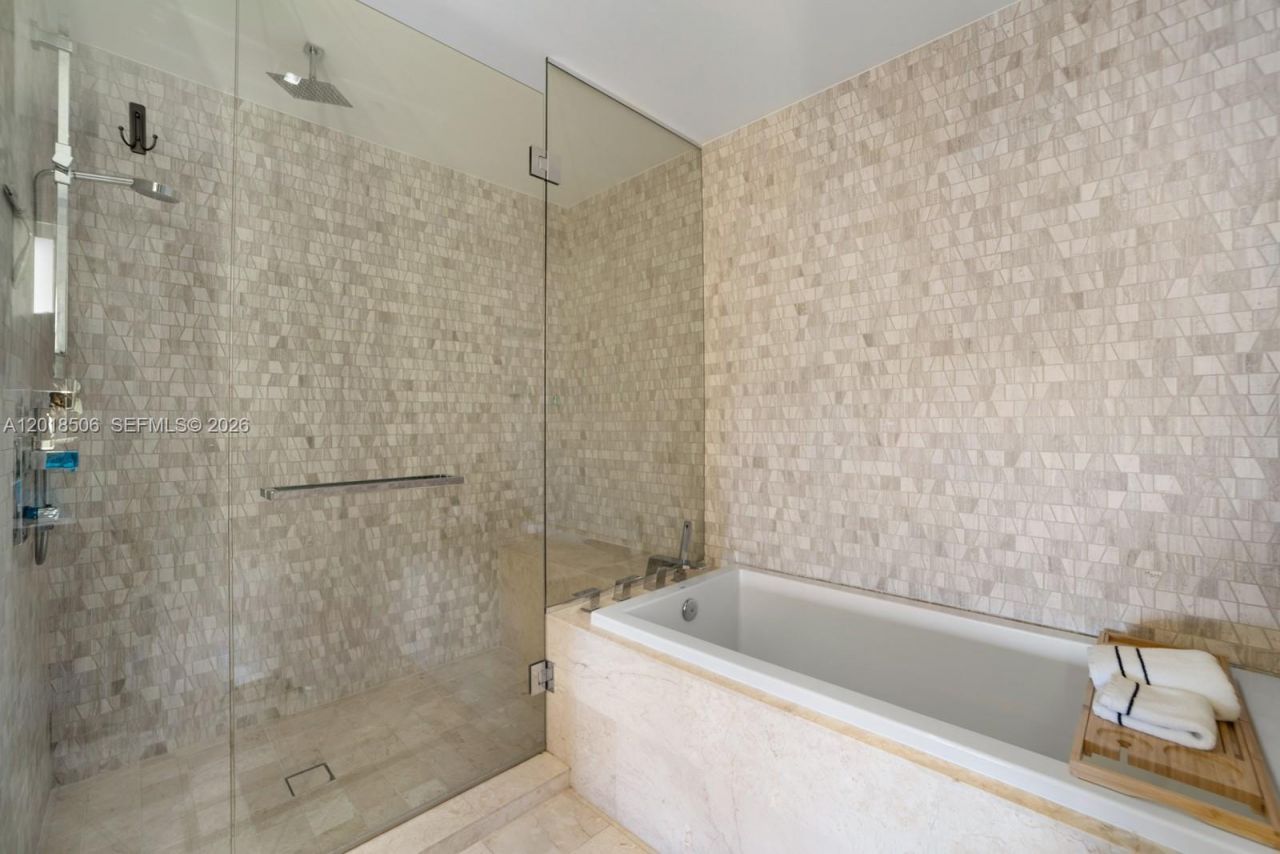 88 SW 7th St , Unit 2406, Miami, FL 33130 Photo
