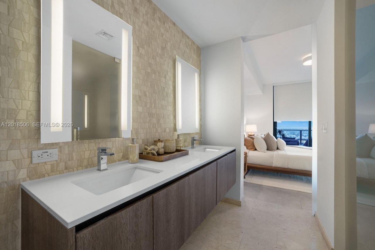 88 SW 7th St , Unit 2406, Miami, FL 33130 Photo