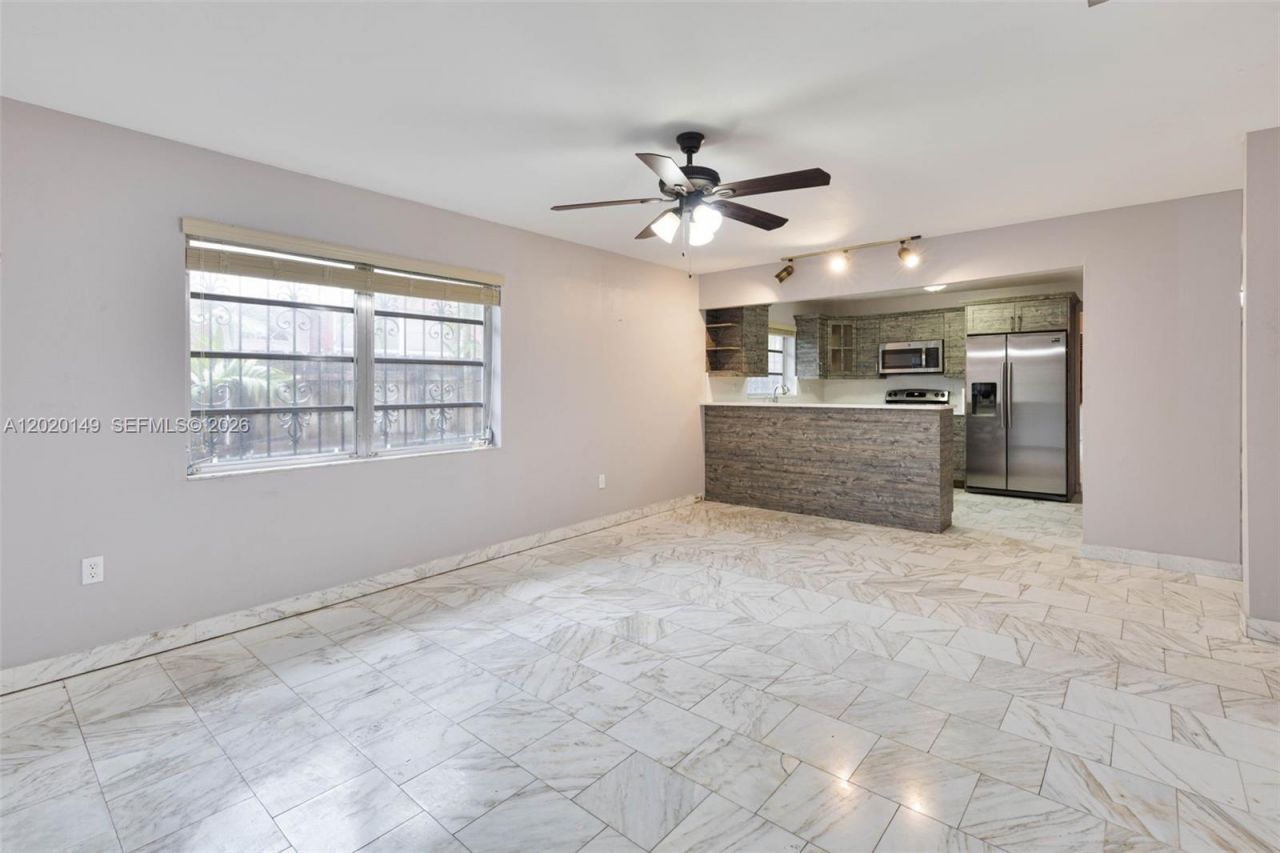 320 NW 61st Ave, Miami, FL 33126 Photo