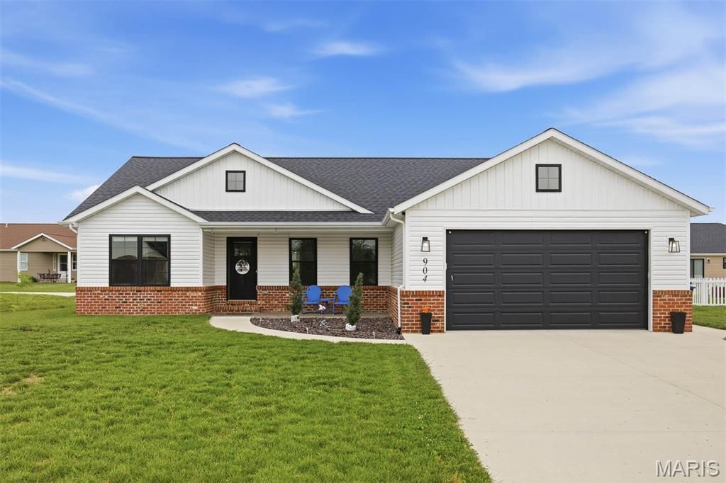 904 Anna Rose, Germantown, IL 62245 Main Photo