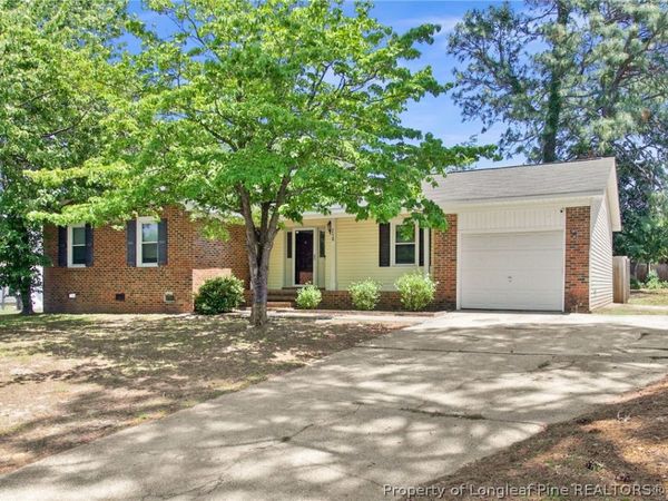 2109 Hollyridge Place, Fayetteville, NC 28304