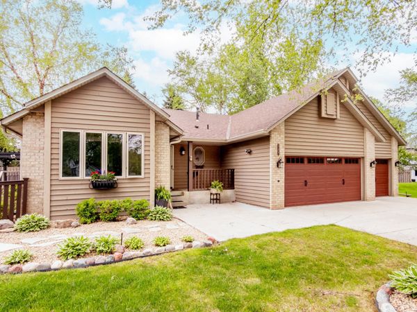129 Hemlock Place , Vadnais Heights, MN 55127