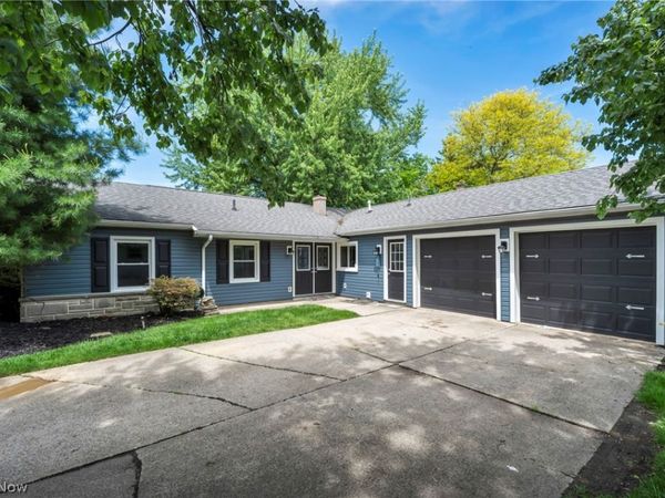 150 Greenbriar Drive, Aurora, OH 44202