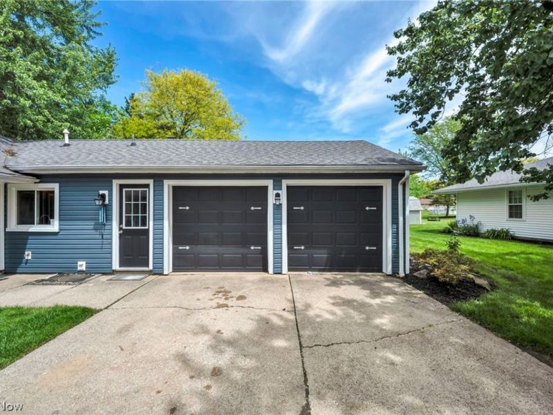 150 Greenbriar Drive, Aurora, OH 44202 Photo 2