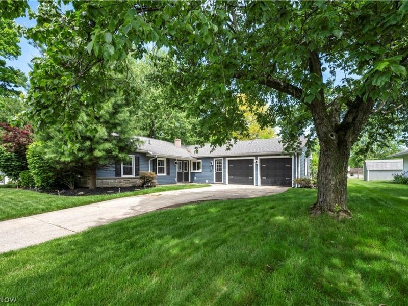 150 Greenbriar Drive, Aurora, OH 44202 Photo 3