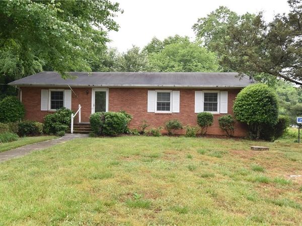 4340 Spenway Place , Winston-Salem, NC 27106