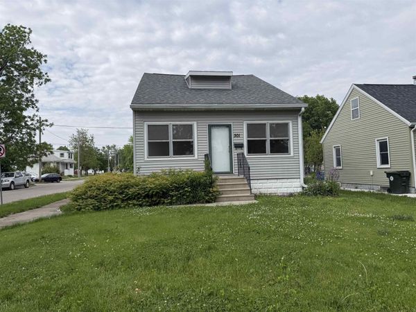 301 BERTCH , Waterloo, IA 50701
