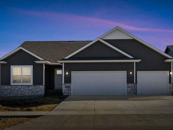2813 Amber Valley Road, Cedar Falls, IA 50613