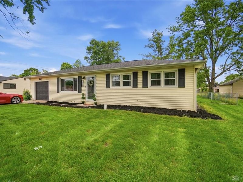 7854 Lowe Drive, Carlisle, OH 45005 Photo 2